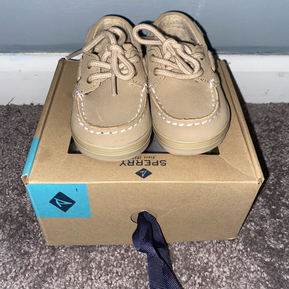 Sperry boat shoes size 3